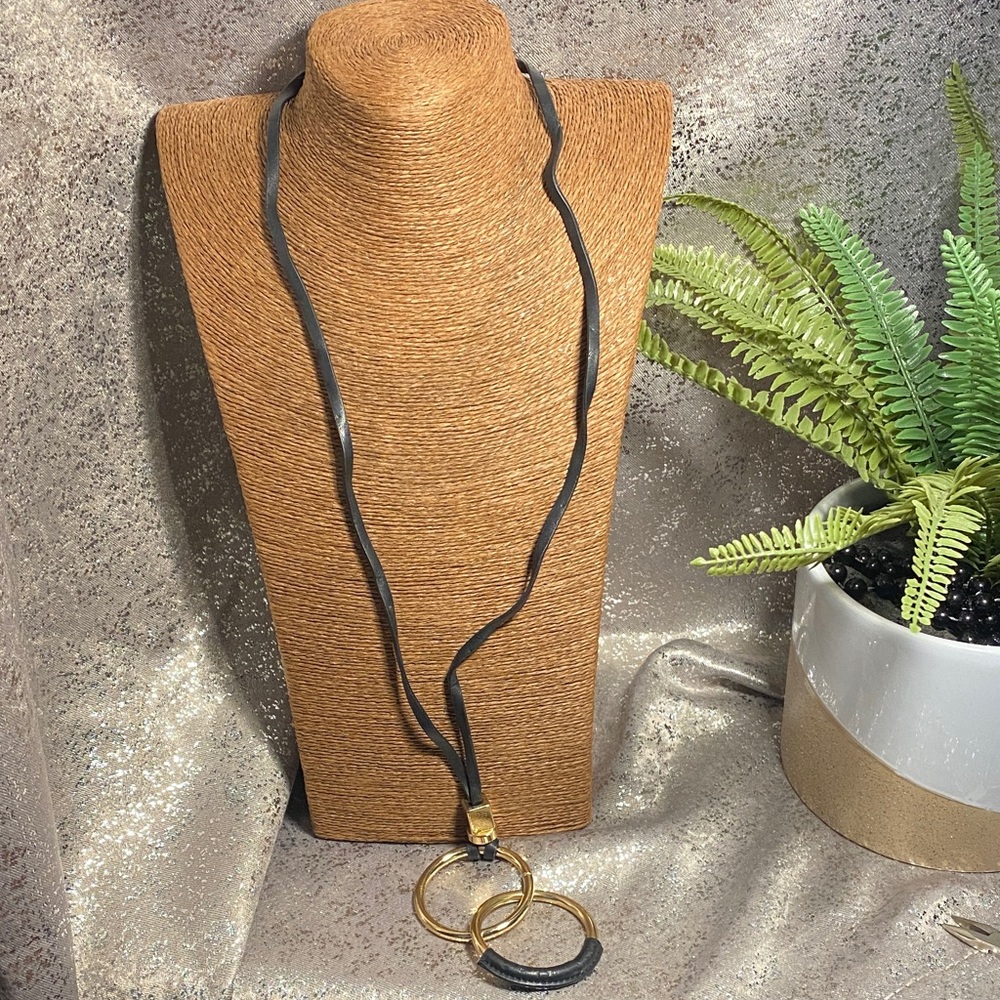 Elegant Black and Gold Necklace